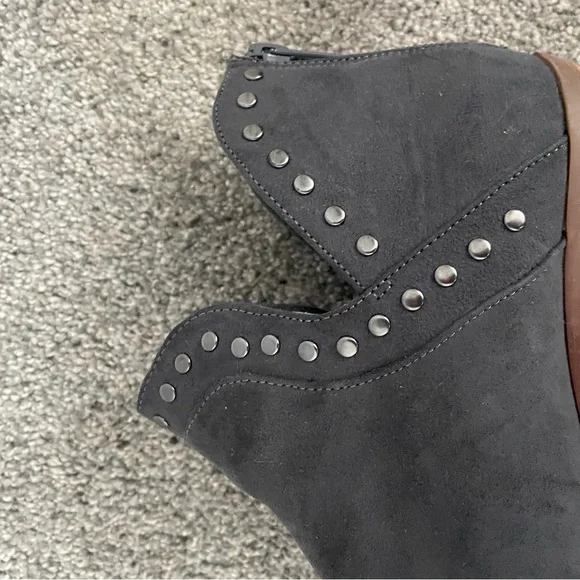 Suede, studded slate blue ankle boot with zipper closure. Size 7.5 GUC - Picture 3 of 8